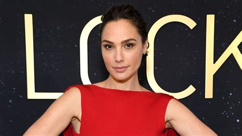 Gal Gadot Enjoys Tropical Getaway in Lilac Rope Bikini